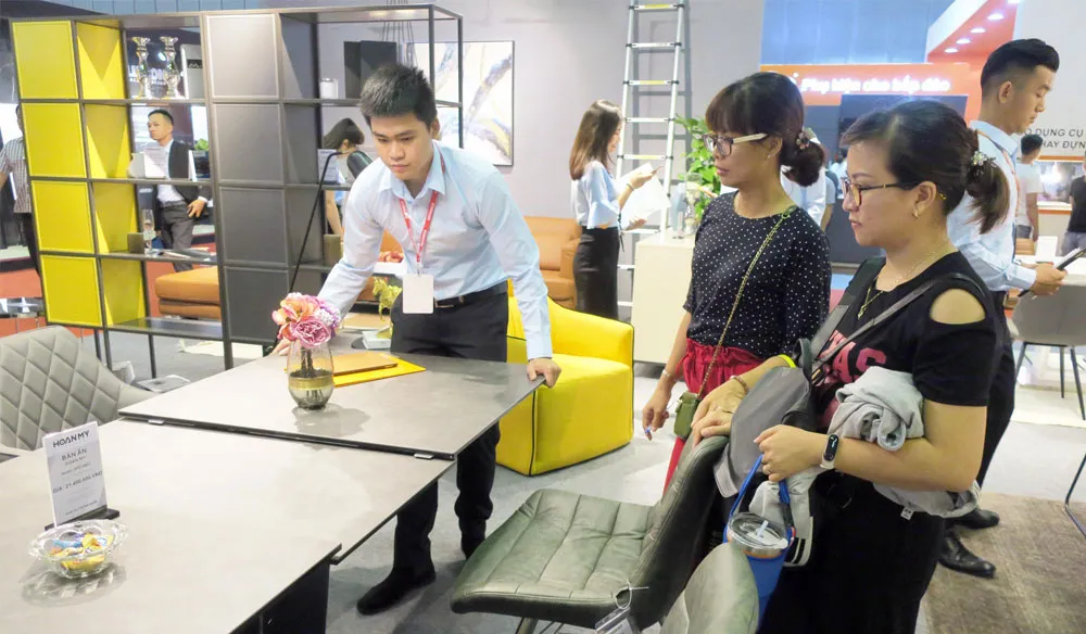 bo trong thi truong noi that ti do